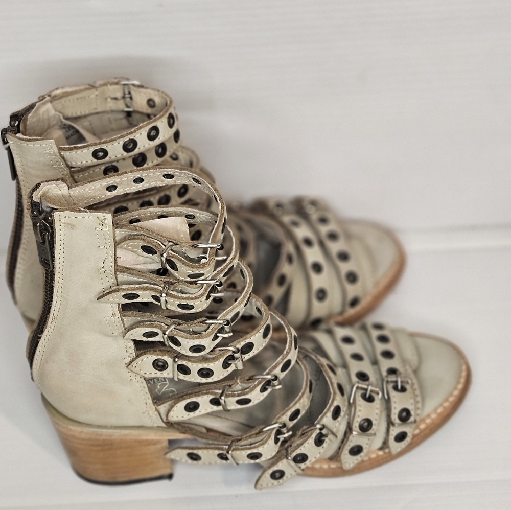 Freebird by Steven Casandra Gray Studded Multistrap Leather Sandals Size 6 - Picture 4 of 11